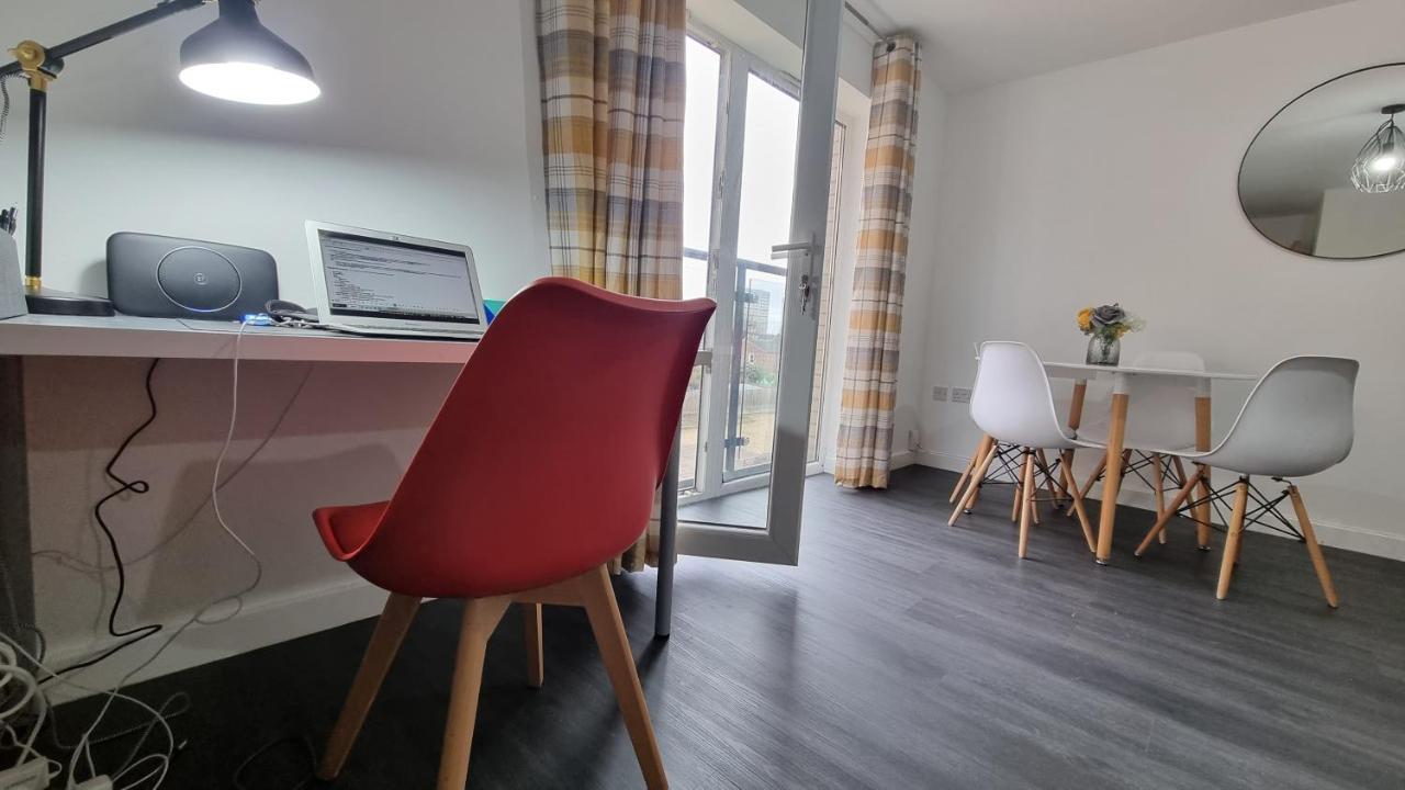 Spacious London Apartment 5 Min Walk To Leytonstone Underground Station And 5 Stops To Zone 1 Exterior photo